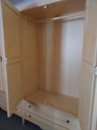 Armario infantil de madera pintado
