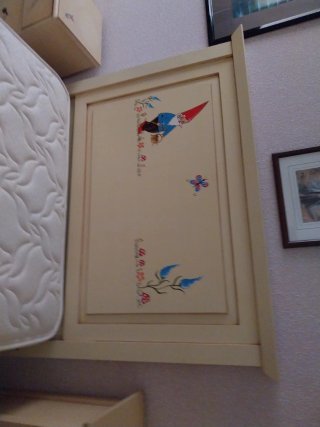 Armario infantil de madera pintado