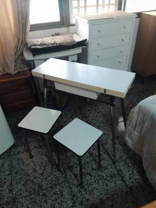 Conjunto retro mesa cocina plegable + 2 taburetes