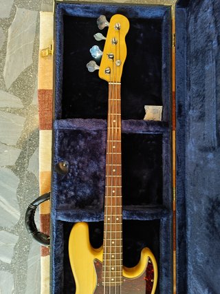 Bajo tipo Jazz Bass de luthier