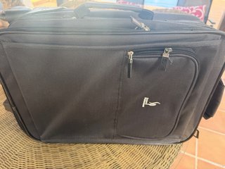 Maleta de viaje pequeña negra