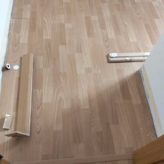 Tarima flotante madera clara