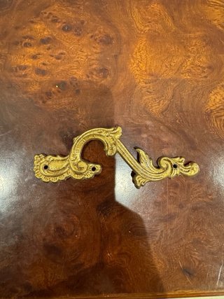 Cómoda antigua madera maciza tallada