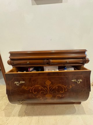 Cómoda antigua madera maciza tallada