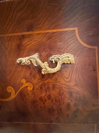 Cómoda antigua madera maciza tallada