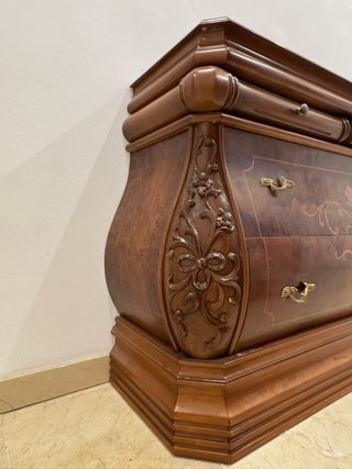 Cómoda antigua madera maciza tallada