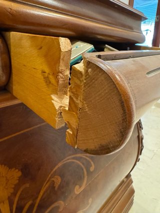 Cómoda antigua madera maciza tallada