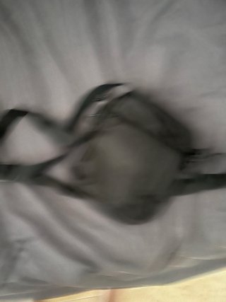 Bandolera negra con dibujo de niño