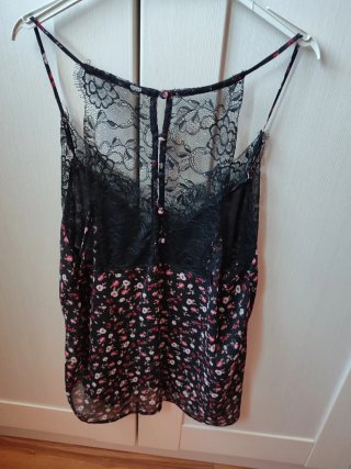 Camiseta tirantes floral encaje