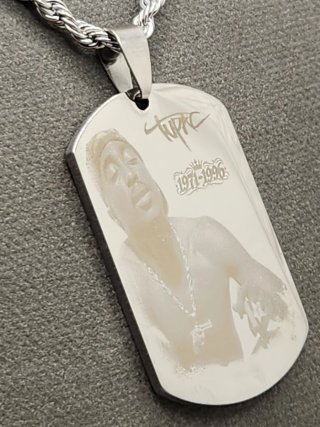 Medalla 2Pac Acero Quirúrgico
