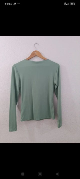 Camiseta verde escote cuadrado manga larga