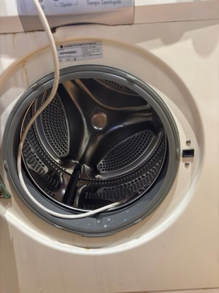 Lavadora LG 7 kg – funciona, necesita cambiar goma
