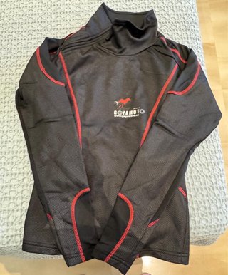 Camiseta Térmica Goyamoto Cremallera Negra Roja