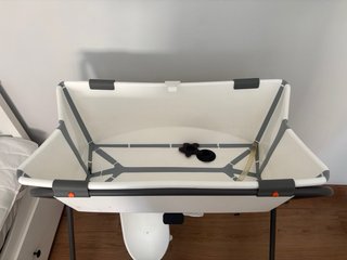 Bañera Stokke Flexi con patas y soporte