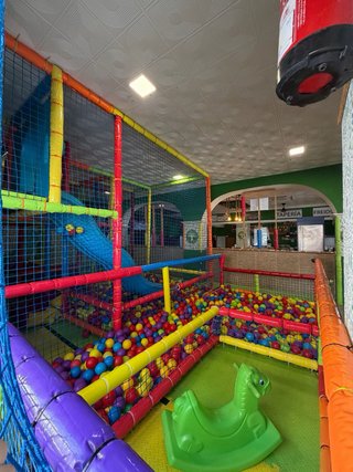 Parque de bolas infantil completo