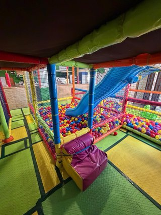 Parque de bolas infantil completo
