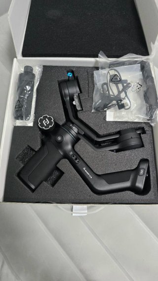 Stabilizzatore gimbal FeiyuTech SCORP-C2 per fotocamere DSLR e mirrorless