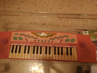 Organo/Piano Rosa 63cm con luces y musicas