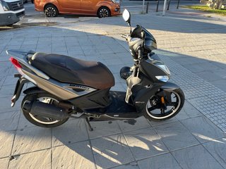 Kymco Agility 50cc Scooter marrón