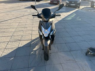 Kymco Agility 50cc Scooter marrón