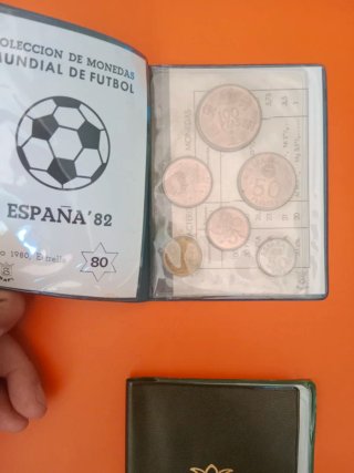 2 carteras monedas 1977 y 1982
