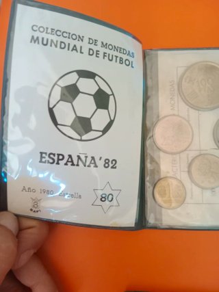 2 carteras monedas 1977 y 1982