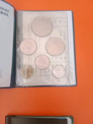 2 carteras monedas 1977 y 1982