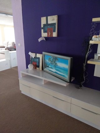 Mueble de salón blanco