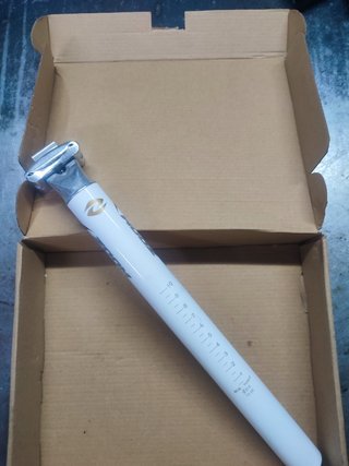 Tija Zoom blanca 31,6 mm