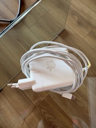 MacBook Pro 13” 2020 i7 / 8GB RAM / 256GB SSD