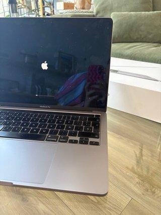MacBook Pro 13” 2020 i7 / 8GB RAM / 256GB SSD