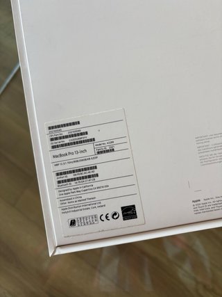 MacBook Pro 13” 2020 i7 / 8GB RAM / 256GB SSD