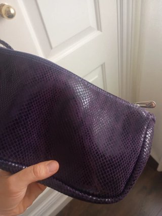 Bolso vintage morado efecto piel serpiente