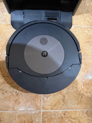 Robot Aspirador Negro con Base