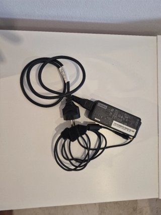 Lenovo V15 G4 Ryzen 3 7320U 8GB 256GB SSD PERFECTO