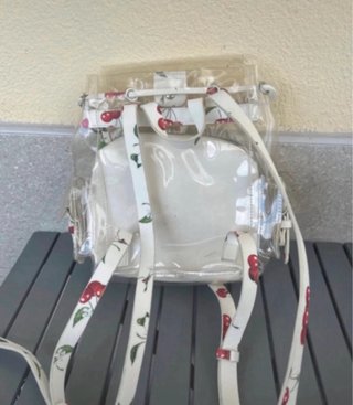Mochila Parfois transparente com padrão de cerejas