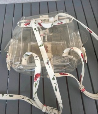 Mochila Parfois transparente com padrão de cerejas