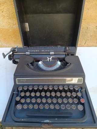 Máquina de escribir Olivetti Studio 46