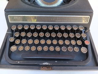 Máquina de escribir Olivetti Studio 46