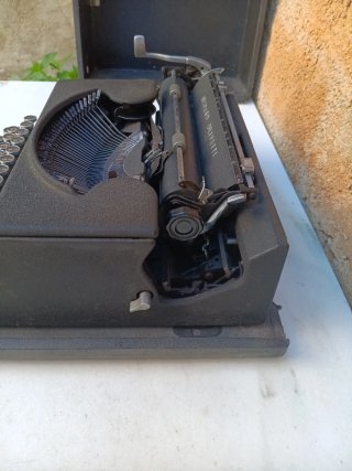 Máquina de escribir Olivetti Studio 46