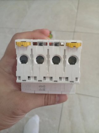 Magnetotermico Schneider 63A 4 polos