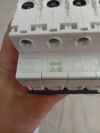 Magnetotermico Schneider 63A 4 polos