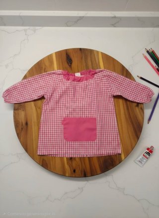 Bata escolar cuadros rosa talla 3