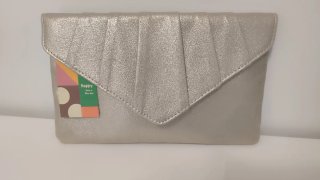 Bolso de fiesta dorado con detalles