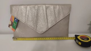 Bolso de fiesta dorado con detalles