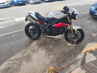 Triumph Speed Triple moto naked