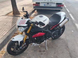 Triumph Speed Triple moto naked