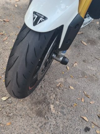 Triumph Speed Triple moto naked