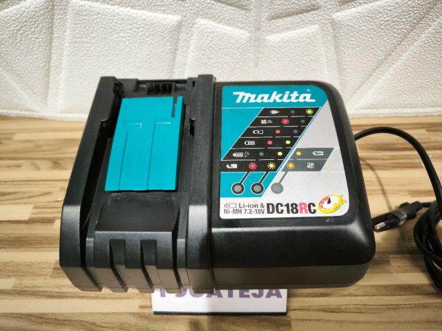 Cargador Makita DC18RC