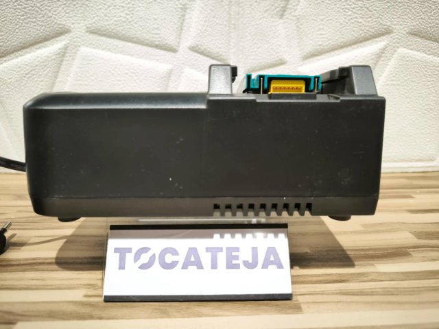 Cargador Makita DC18RC
